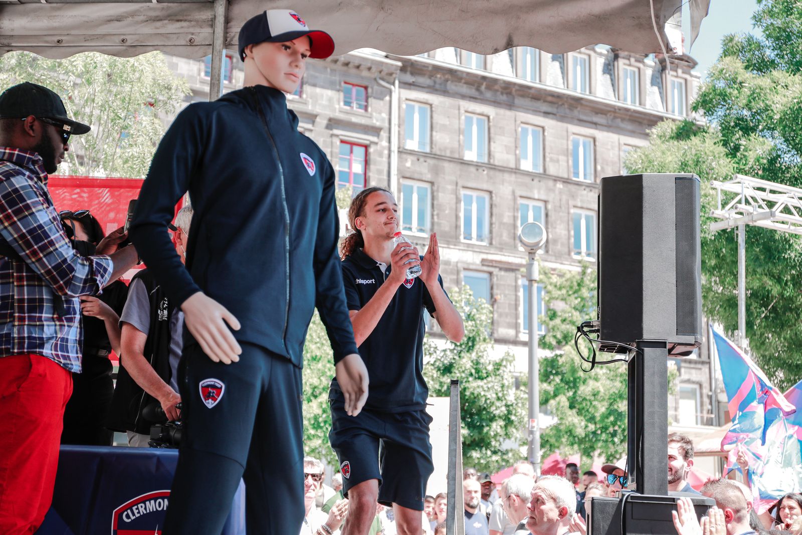 Le tram et la Place de Jaude aux couleurs du CF63