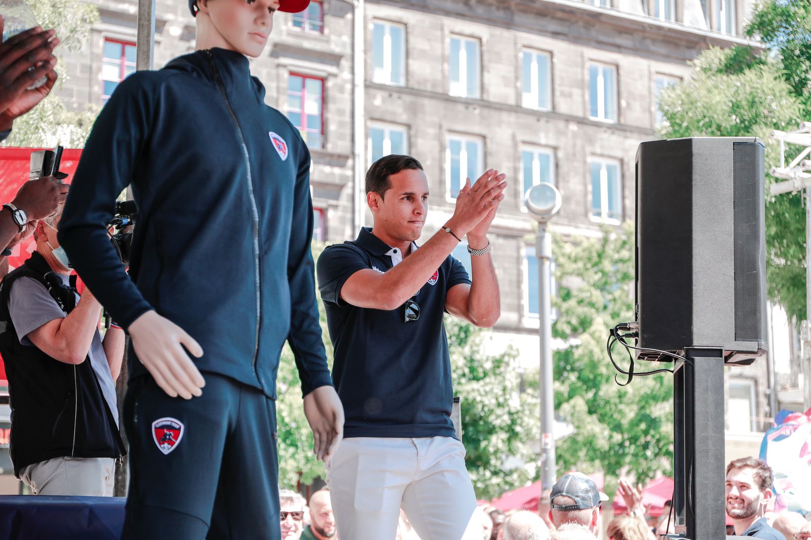 Le tram et la Place de Jaude aux couleurs du CF63