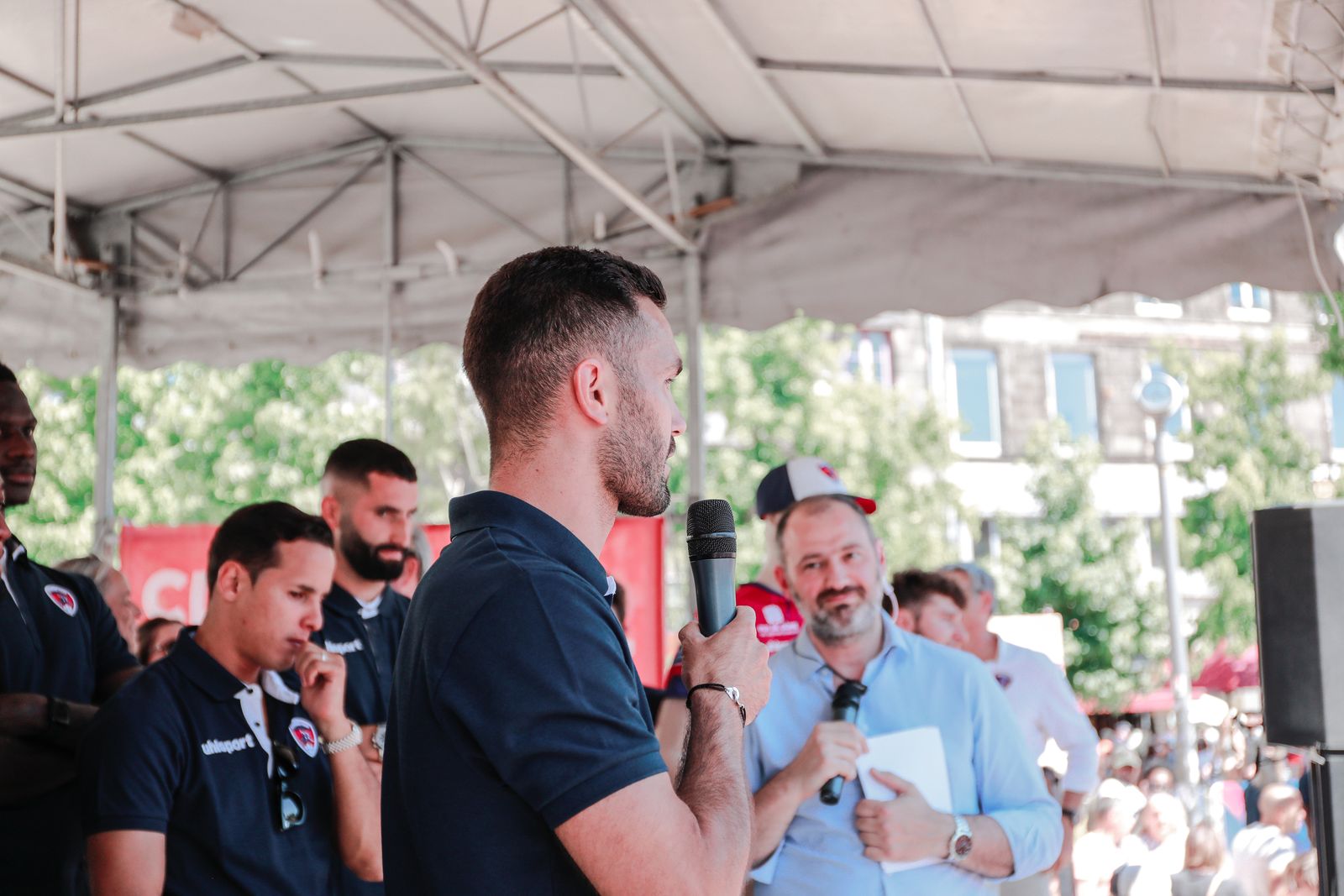 Le tram et la Place de Jaude aux couleurs du CF63