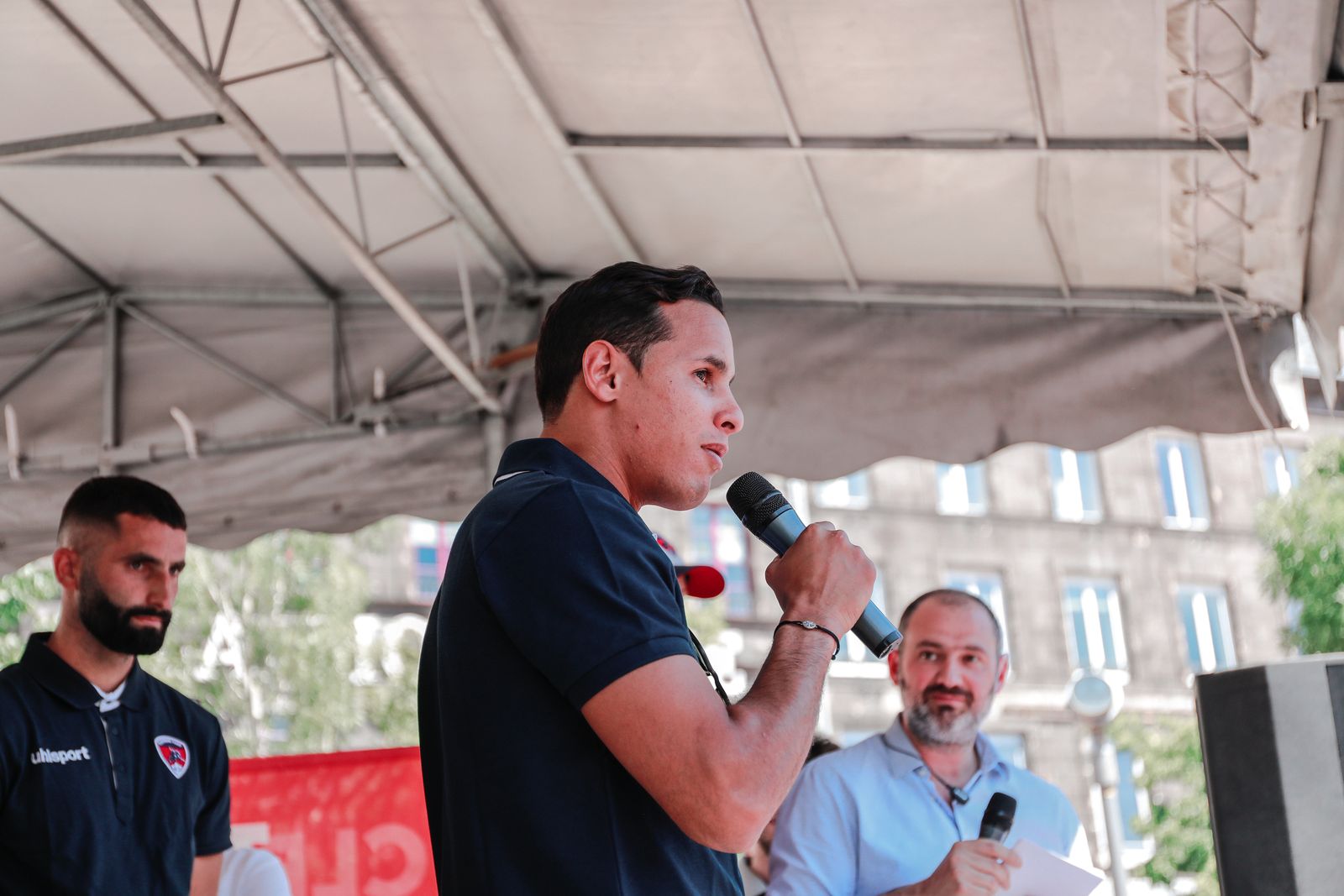 Le tram et la Place de Jaude aux couleurs du CF63