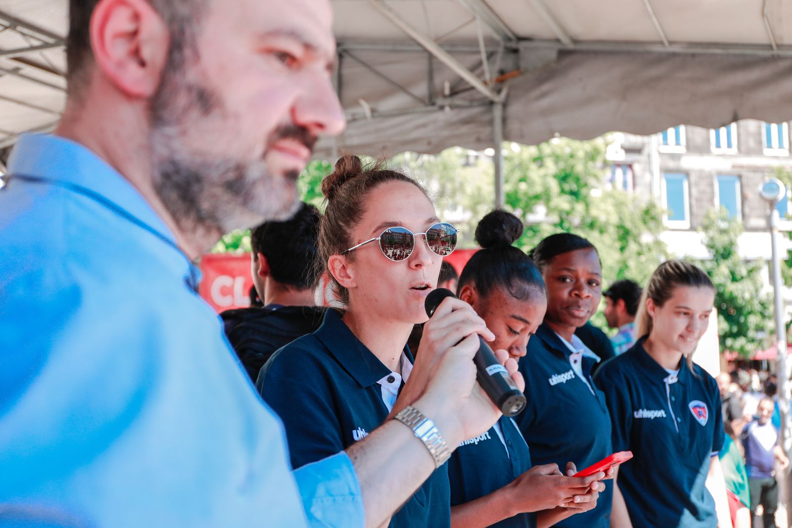Le tram et la Place de Jaude aux couleurs du CF63