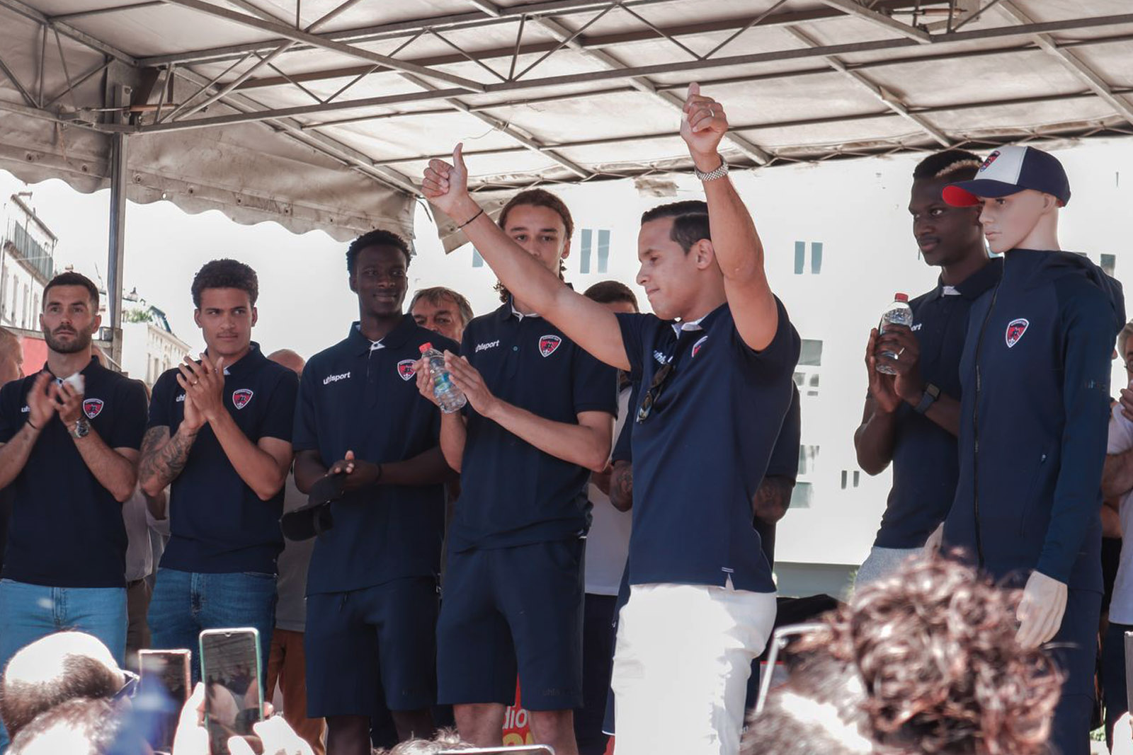 Le tram et la Place de Jaude aux couleurs du CF63