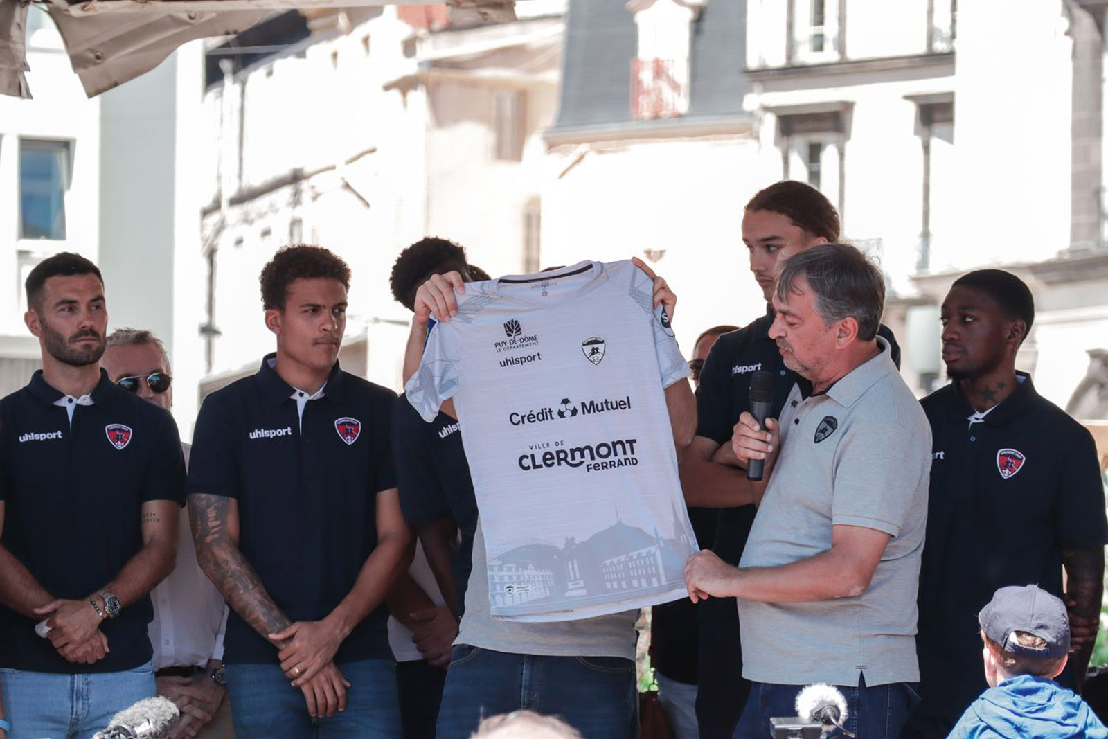 Le tram et la Place de Jaude aux couleurs du CF63