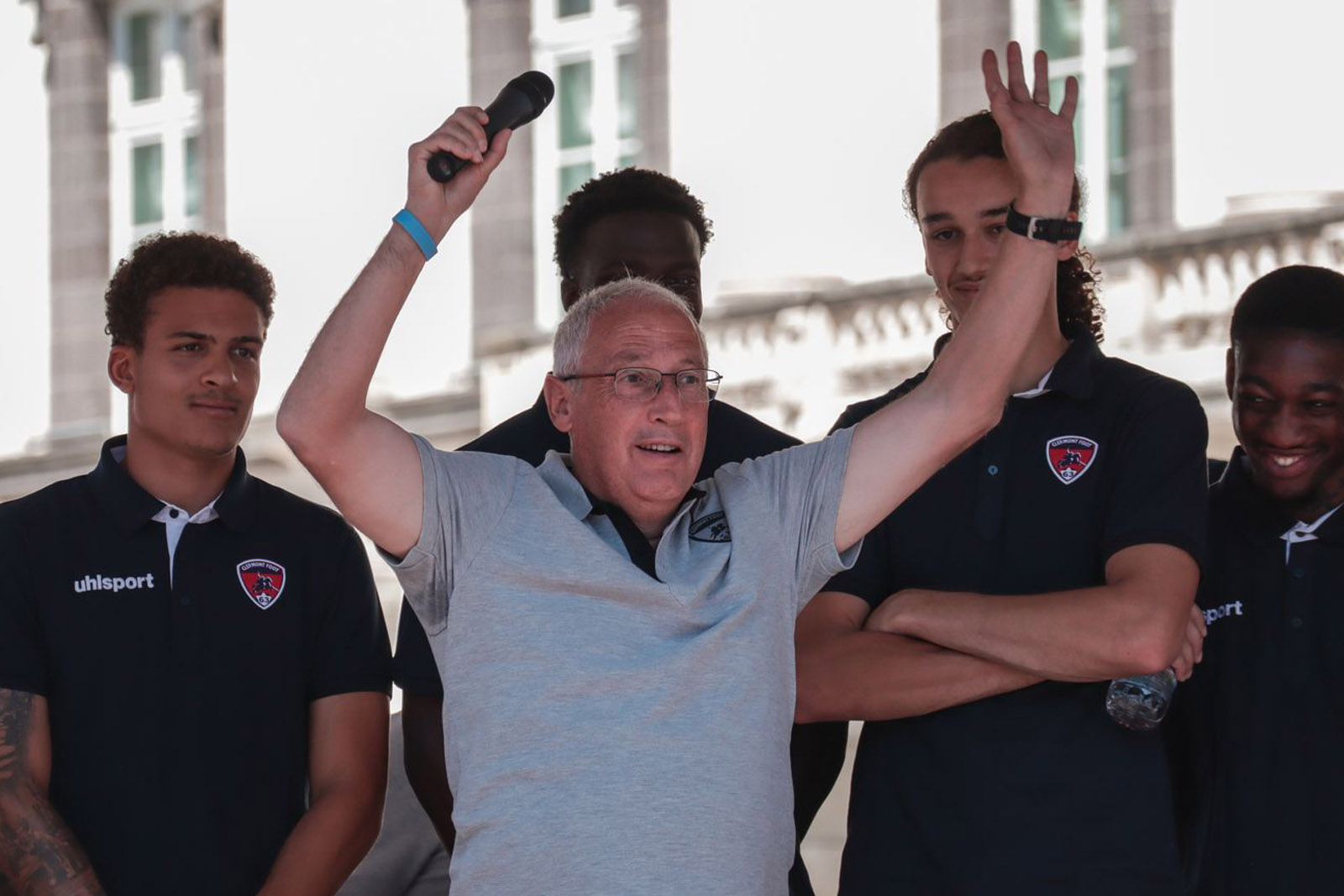 Le tram et la Place de Jaude aux couleurs du CF63