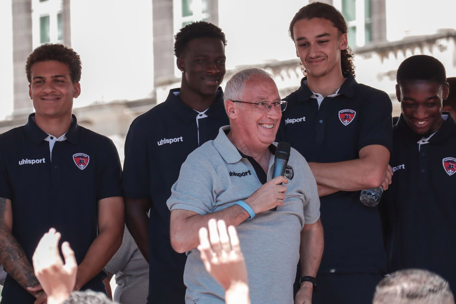 Le tram et la Place de Jaude aux couleurs du CF63