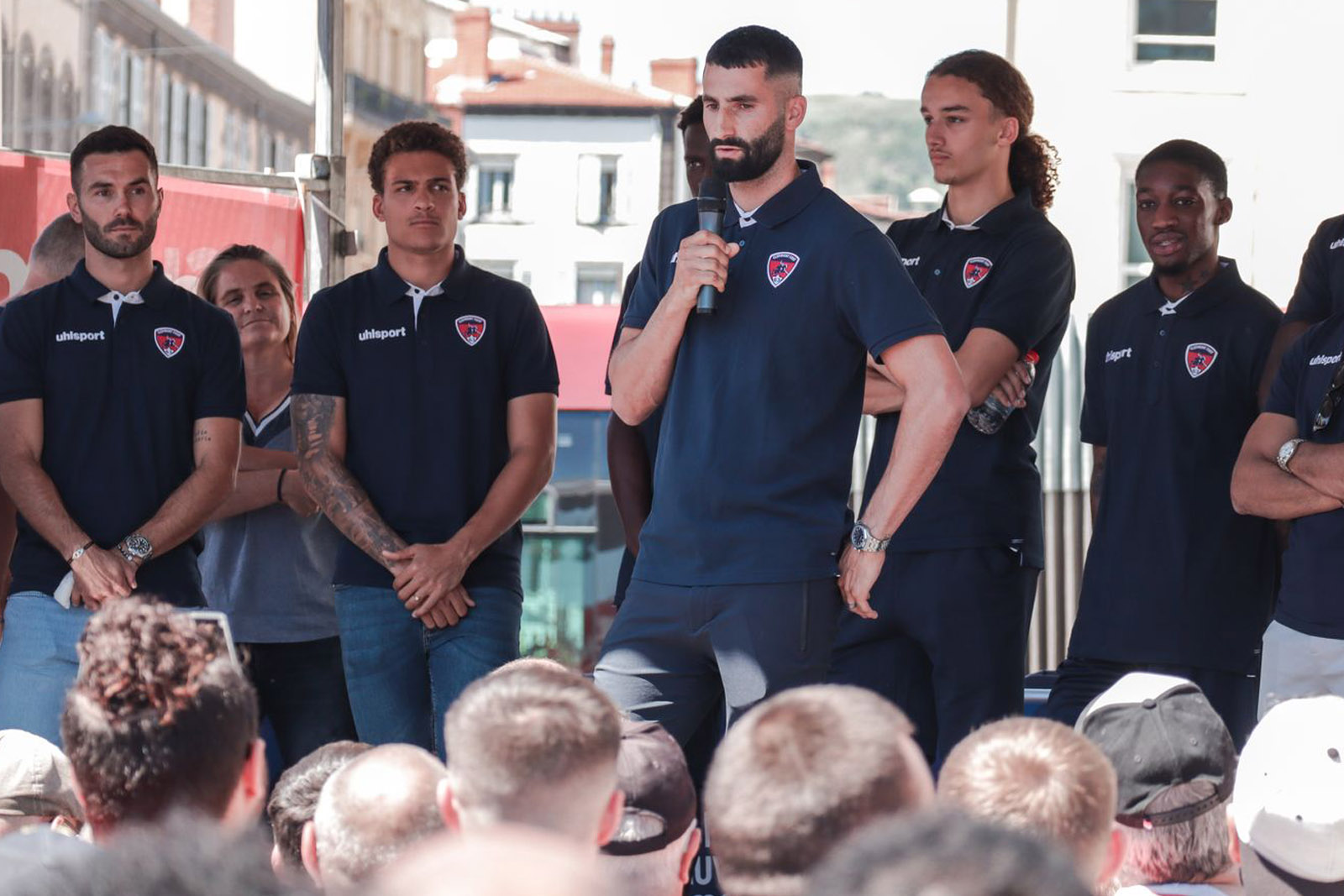 Le tram et la Place de Jaude aux couleurs du CF63