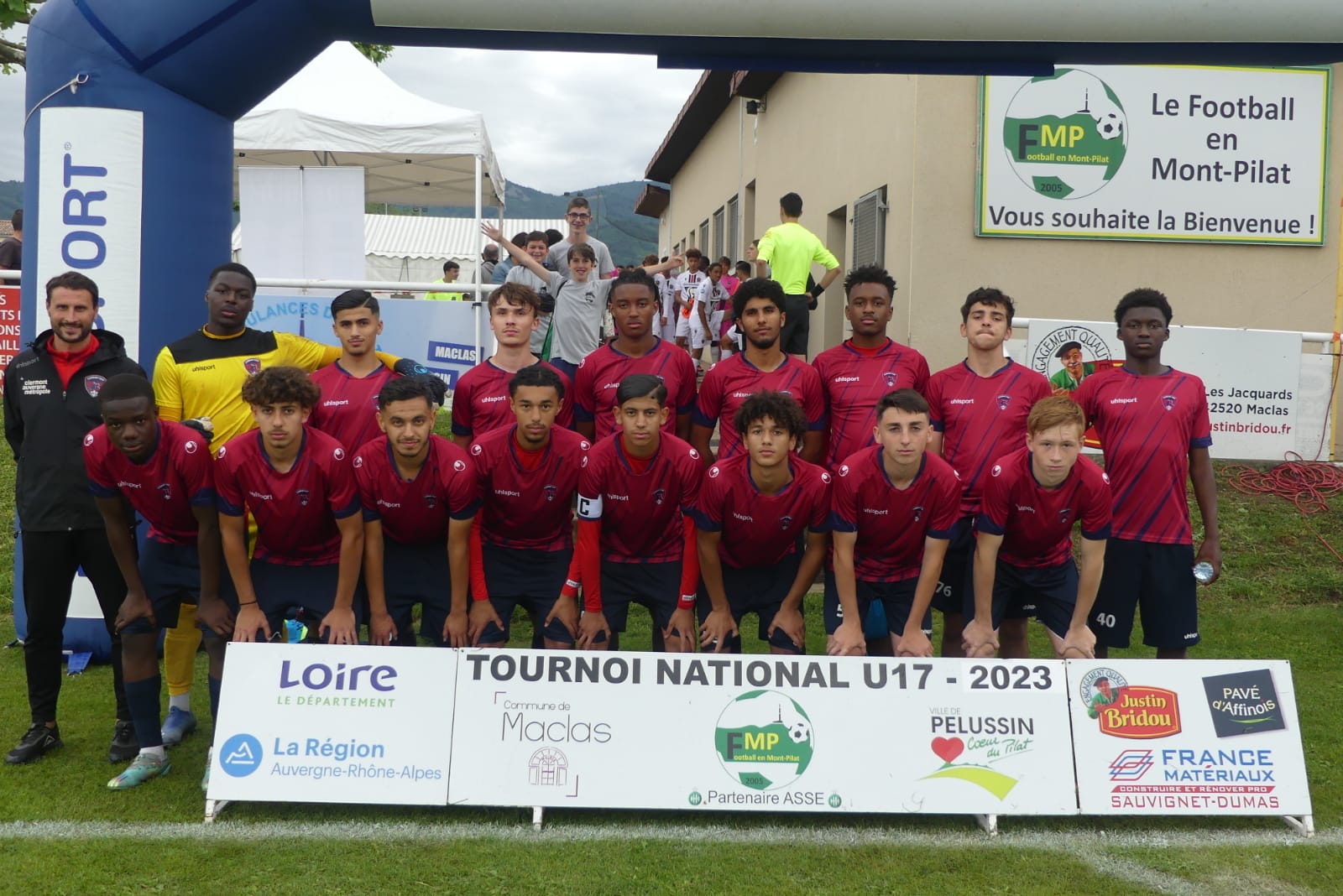 Les U17 remportent le tournoi de Maclas (42)