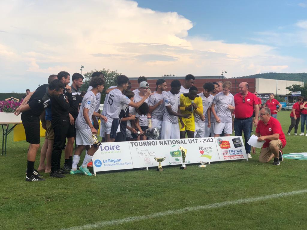 Les U17 remportent le tournoi de Maclas (42)