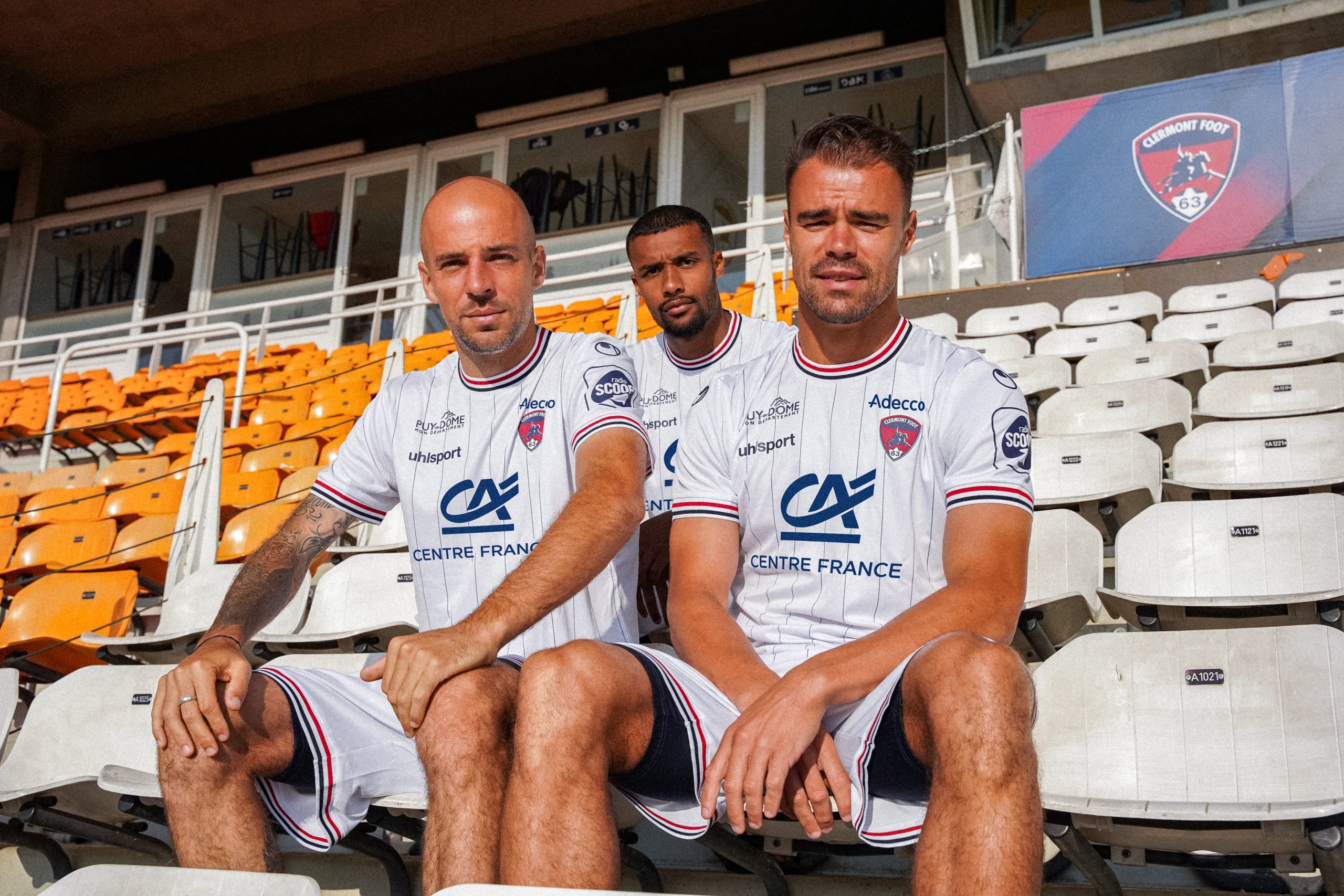 Le Clermont Foot 63 présente son nouveau maillot extérieur 24/25