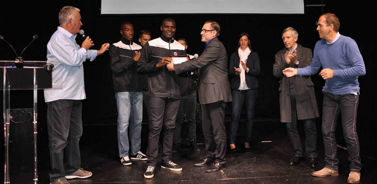 Eugène Ekobo récompensé aux Trophées UJSF Eugène Ekobo récompensé aux Trophées UJSF