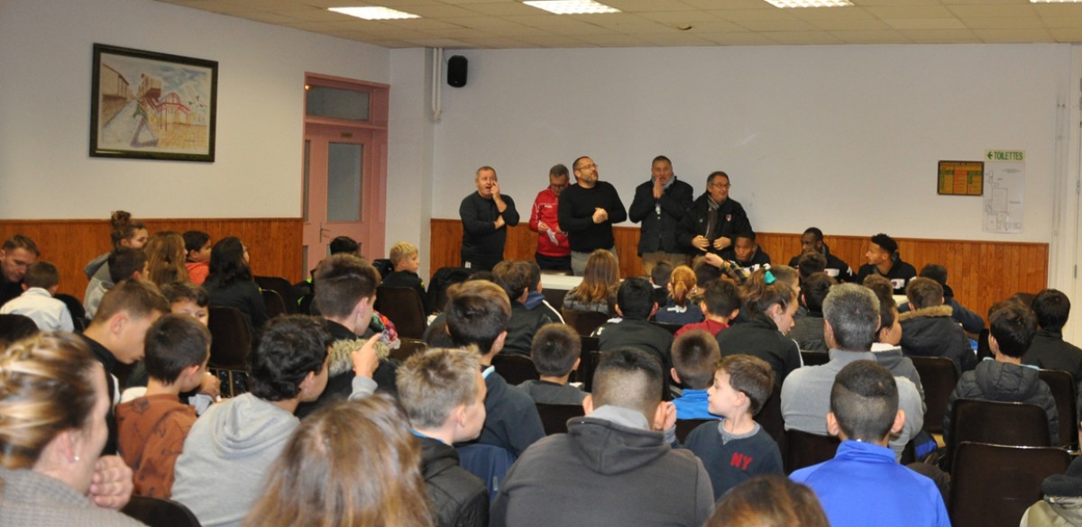 Clubs Partenaires: le Clermont Foot 63 en visite à Aulnat Clubs Partenaires: le Clermont Foot 63 en visite à Aulnat